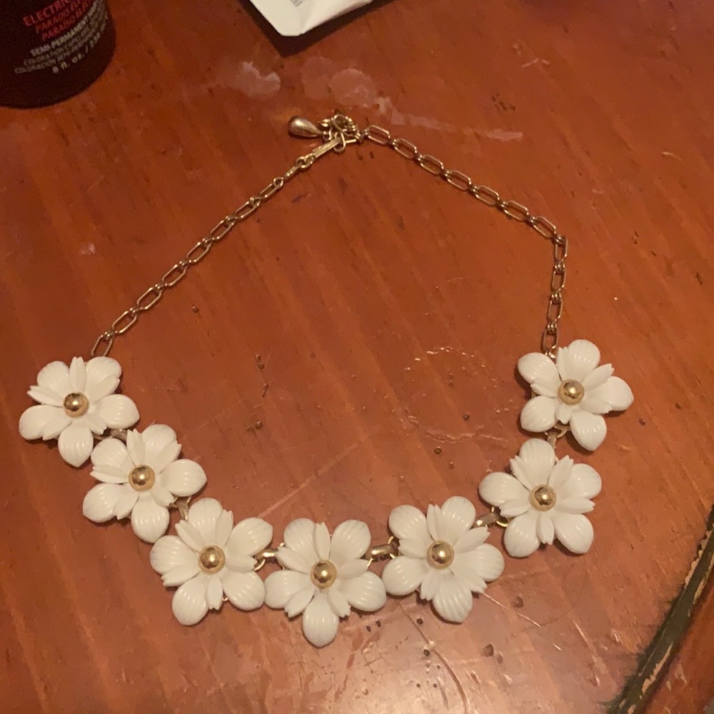 White flower statement necklace